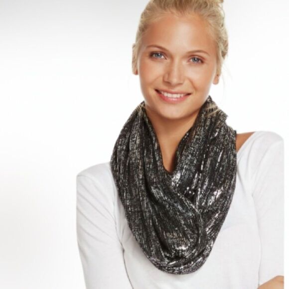 Fabletics Nightshade Jersey Shrug / Infinity Wrap Printed Black Silver Icicle - Picture 1 of 9